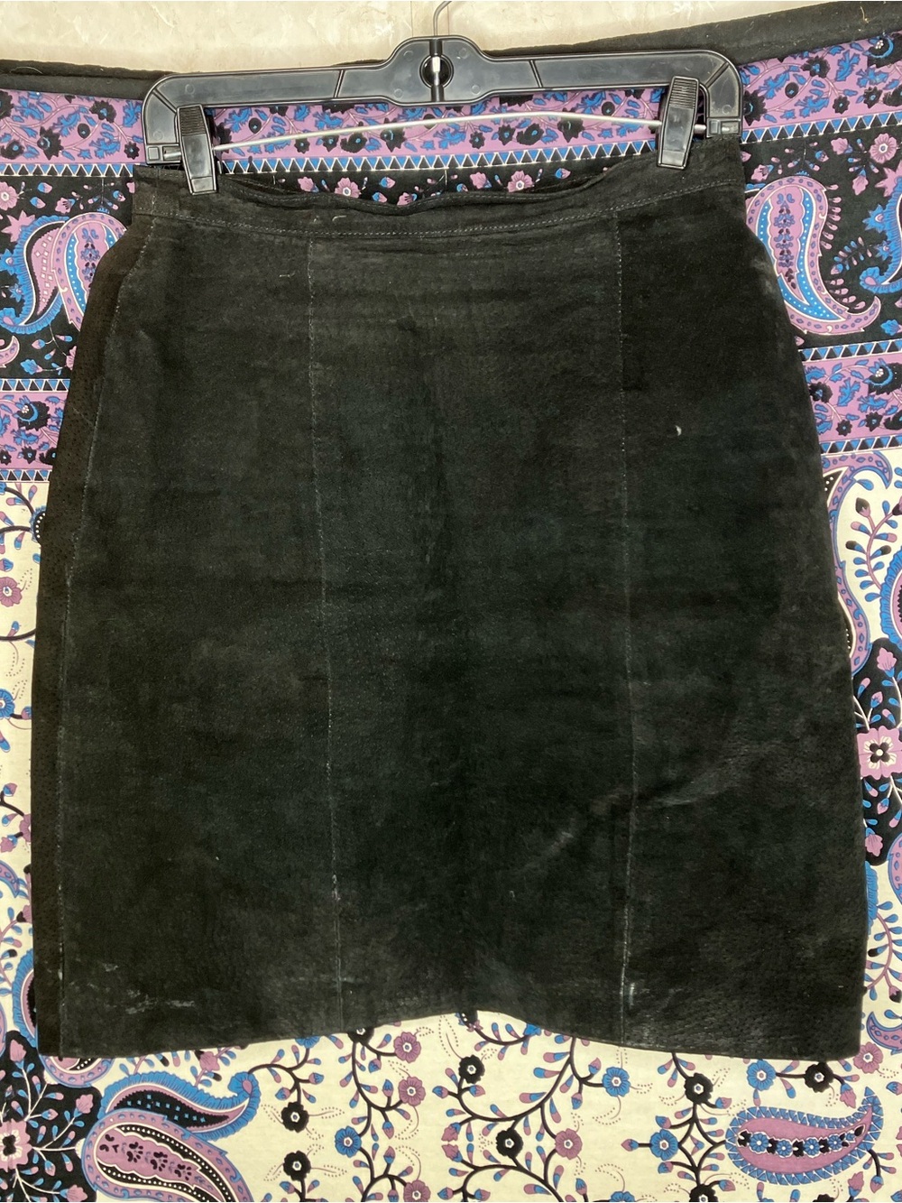 I am VTG 90s black suede skirt Medium